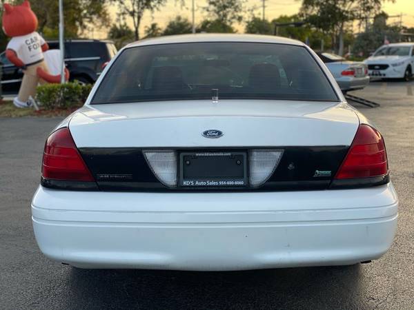 2010 Ford Crown Victoria One Owner Great Shape COLD A/C Super Clean for sale in Other, FL – photo 3