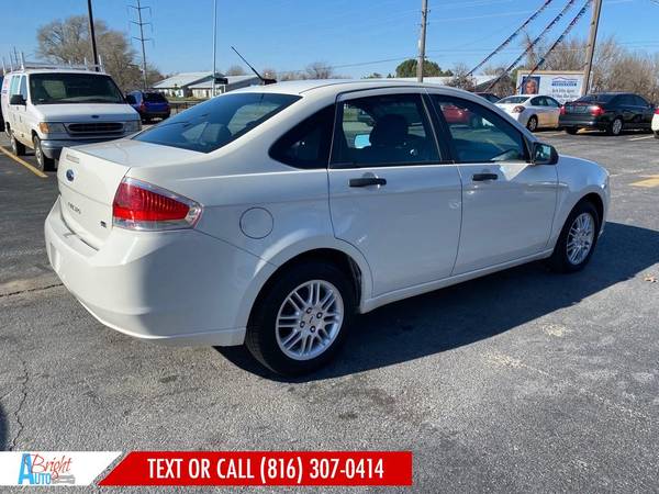 2010 FORD FOCUS SE - cars & trucks - by dealer - vehicle automotive... for sale in BLUE SPRINGS, MO – photo 5