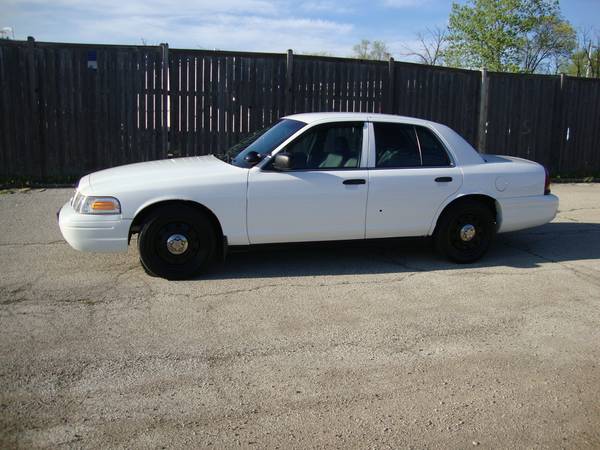 2009 Ford Crown Victoria (1 Owner/Excellent Condition/Low Miles) for sale in Other, MI – photo 2