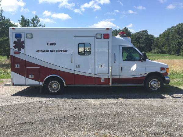 2005 Ford E450 Ambulance for sale in WOODLAWN, IL – photo 3
