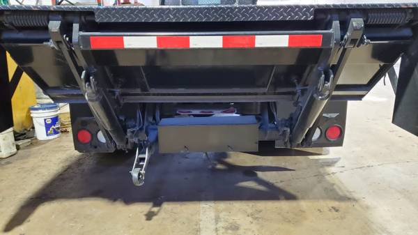 24 ft flat bed with lift - cars & trucks - by owner - vehicle... for sale in Hialeah, FL – photo 4
