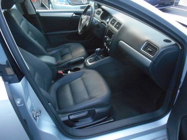 2011 VW JETTA 2.5 SEL LEATHER, SUNROOF. - cars & trucks - by dealer... for sale in Whitman, MA – photo 13