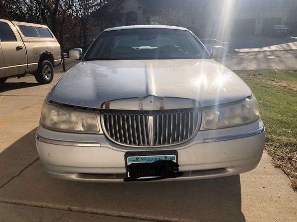 2001 Lincoln Towncar - cars & trucks - by owner - vehicle automotive... for sale in Burnsville, MN – photo 3