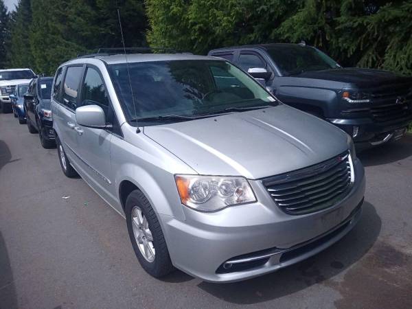 Nice 2011 Chrysler town and country - - by dealer for sale in Richland, WA – photo 2