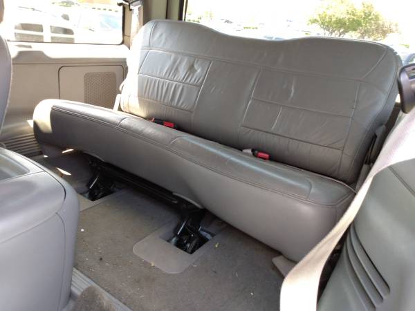 Lincoln Navigator with third row seating for sale in Indianapolis, IN – photo 7