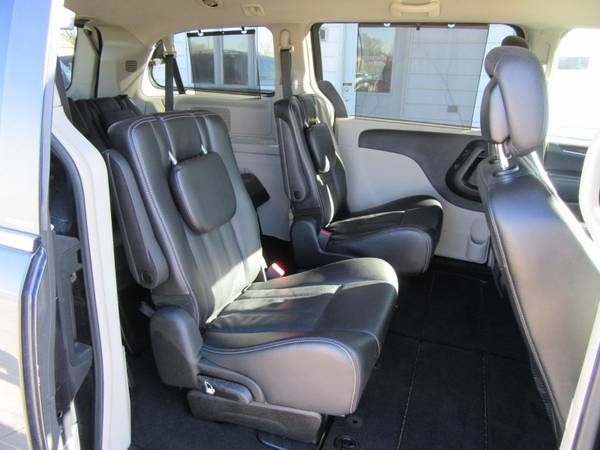 2013 Chrysler Town & Country 4dr Wgn Touring-L - cars & trucks - by... for sale in Waterloo, IA – photo 20