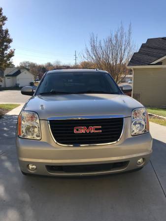 2011 GMC Yukon SLT - cars & trucks - by owner - vehicle automotive... for sale in Boise, ID – photo 2