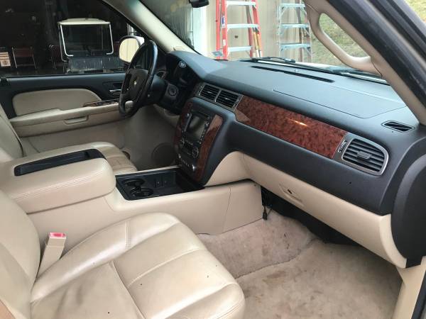 2007 Chevy Tahoe LTZ 4WD - cars & trucks - by owner - vehicle... for sale in Earlysville, VA – photo 10
