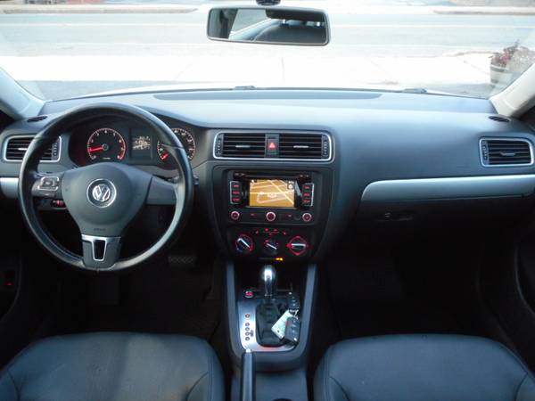 2011 VW JETTA 2.5 SEL LEATHER, SUNROOF. - cars & trucks - by dealer... for sale in Whitman, MA – photo 14