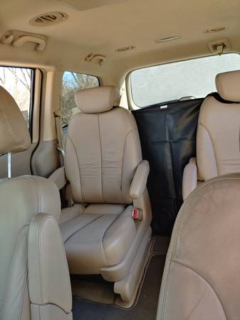 2007 Hyundai Entourage Minivan Leather Interior Fully Loaded - cars for sale in Johnston, IA – photo 8