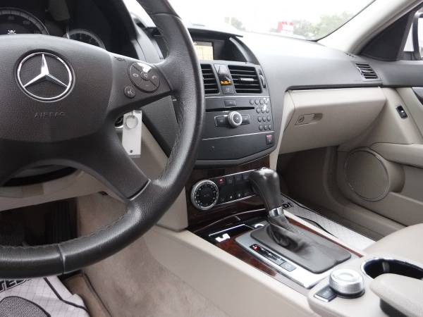 2009 MERCEDES BENZ C300**LIKE NEW**MUST SEE**SUPER CLEAN**FINANCING AV for sale in Detroit, MI – photo 19