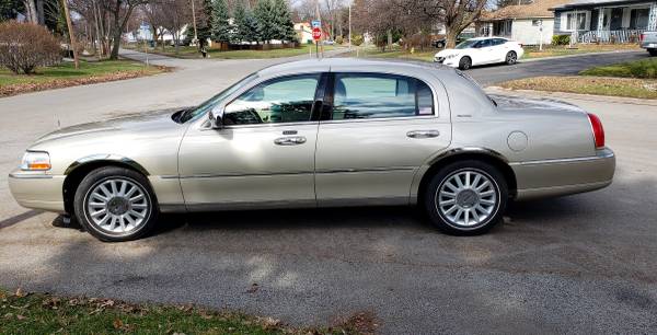 Lincoln Town Car 04 - chrome package - cars & trucks - by owner -... for sale in Rochester , NY – photo 2
