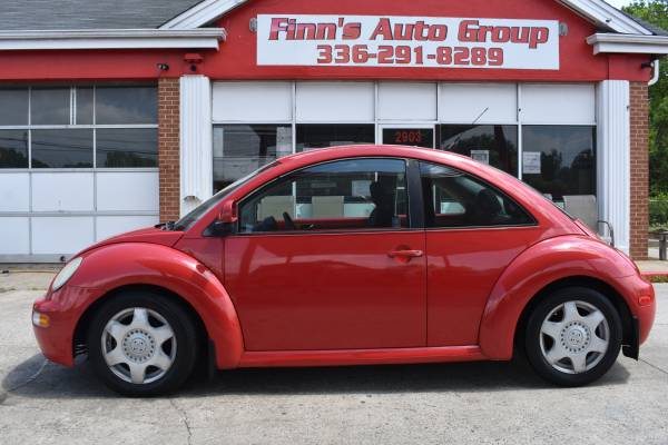 1998 VOLKSWAGEN NEW BEETLE 2 0L 4CYL W/ONLY 131K MILES! - cars & for sale in Greensboro, NC – photo 2