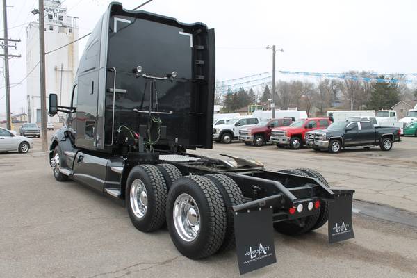 2015 KENWORTH T680 DOUBLE BUNK NEW TIRES AUTOMATIC NAV 455 HP PACCAR... for sale in WINDOM, SD – photo 2