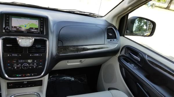 2015 Chrysler Town and Country Limited Platinum for sale in San Antonio, TX – photo 11