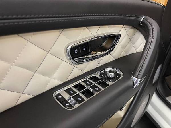 2017 Bentley Bentayga W12/6 0L 12 Cylinder Engine/AWD for sale in Addison, IL – photo 24