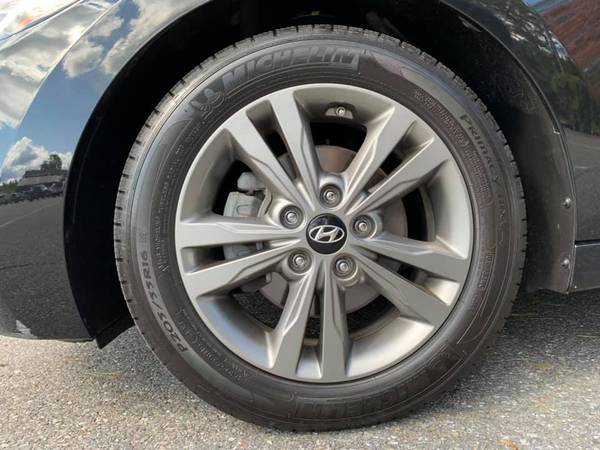 1 Owner 2018 Hyundai Elantra SEL - We Finance ! - cars & trucks - by... for sale in Tyngsboro, MA – photo 20