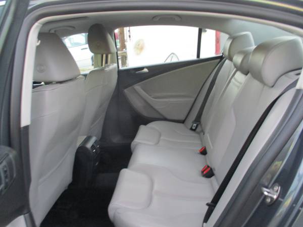 2010 VW Passat Komfort **Hot Deal/Sunroof/Low miles & Clean Title**... for sale in Roanoke, VA – photo 14
