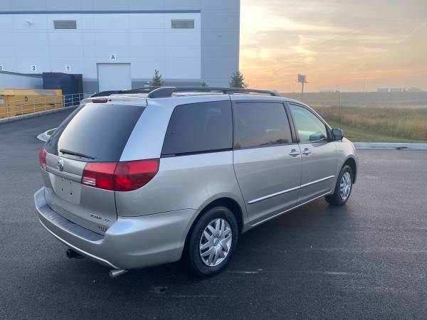 2004 Toyota Sienna CLEAN - cars & trucks - by owner - vehicle... for sale in Lake Bluff, IL – photo 5