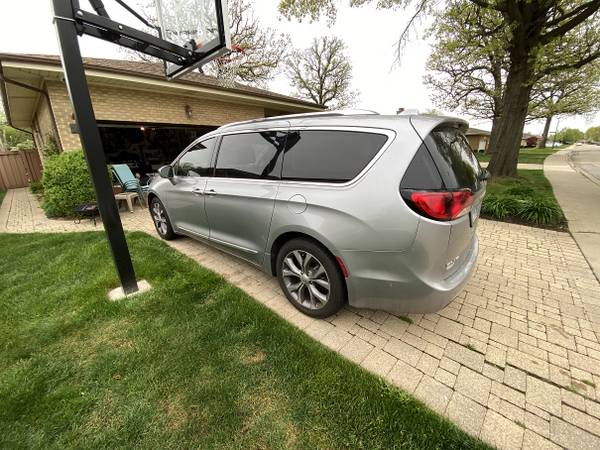 2020 Chrysler Pacifica Limited - Loaded for sale in Schiller Park, IL – photo 18