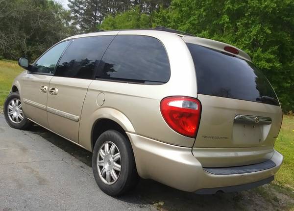 2006 Chrysler - TV and DVD player, Drives great, Ready to go - cars for sale in Other, GA – photo 2