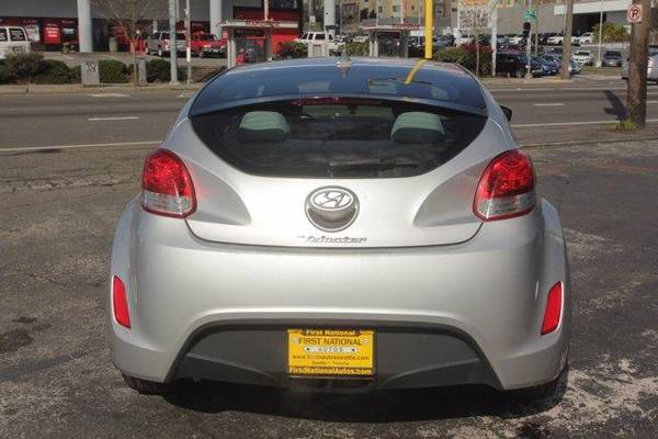 2012 Hyundai Veloster with Gray Int HABLAMOS ESPANOL! - cars & for sale in Seattle, WA – photo 4