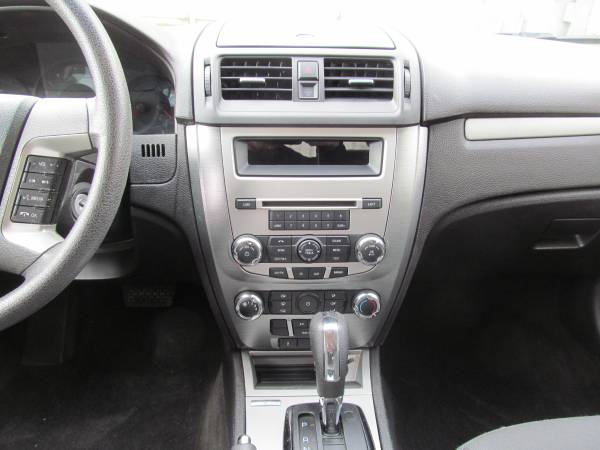 2010 Ford Fusion SE *40,000 MILES* - cars & trucks - by dealer -... for sale in Dubuque, IA – photo 13