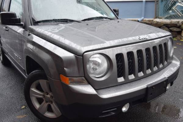 *2012* *Jeep* *Patriot* *Latitude 4dr SUV* - cars & trucks - by... for sale in Paterson, CT – photo 4