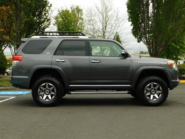 2013 Toyota 4Runner SR5 / 4X4 / LEATHER / SUNROOF / 1-OWNER / LIFTED... for sale in Portland, OR – photo 4