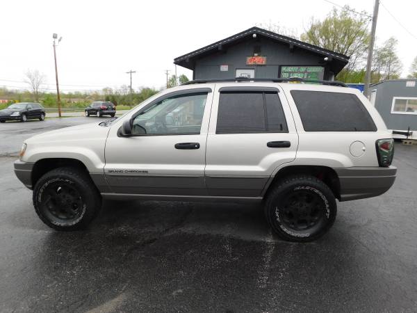 2003 Jeep Grand Cherokee Laredo Suv 4x4 ( Inline 6 Cylinder ) - cars for sale in Fort Wayne, IN – photo 2
