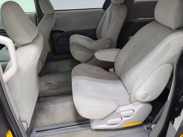 2014 Toyota Sienna L! 7 Passenger! New Tires! New Frnt Brakes! for sale in Suamico, WI – photo 9