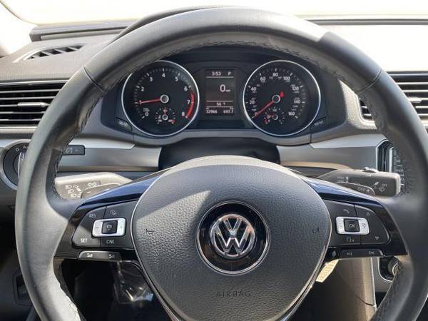2018 Volkswagen Passat sedan R-Line Auto - Volkswagen Pure White for sale in Sterling Heights, MI – photo 18
