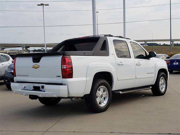 2011 Chevrolet Avalanche 1500 4WD 4D Crew Cab / Truck LT for sale in Texarkana, TX – photo 4