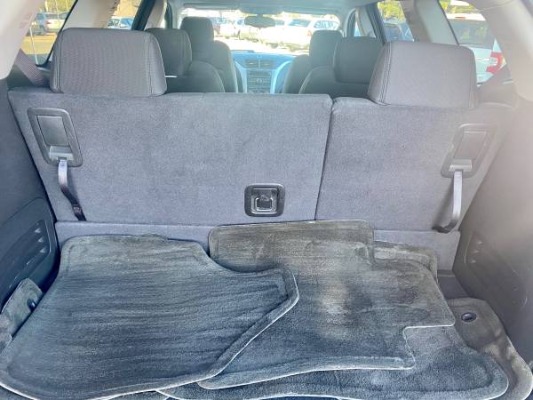 2010 Chevrolet Traverse LT Sunroof 2nd Row Buckets 2 Owner Clean... for sale in Wausau, WI – photo 14