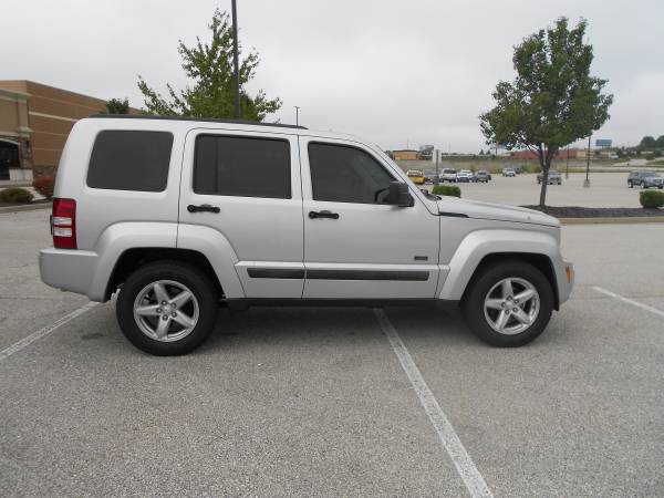 2009 JEEP LIBERTY SPORT 4X4 - cars & trucks - by dealer - vehicle... for sale in Lake Ozark, MO – photo 2