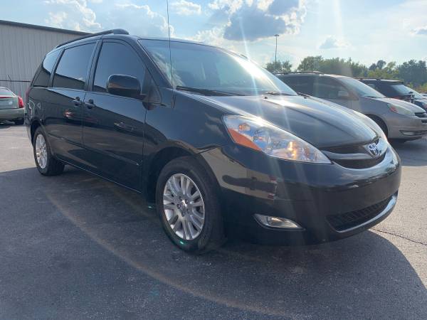 2010 Toyota Sienna XLE Entertainment 1-Owner Captain Chairs All Power for sale in Jeffersonville, KY – photo 4