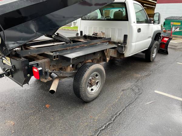 2006 Chevy 2500 Dump Truck 4x4 - cars & trucks - by owner - vehicle... for sale in Trenton, NJ – photo 4