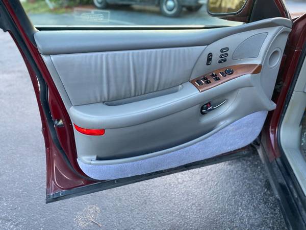 1999 Buick Park Avenue COLD AC CD Player Leather Interior Clean CAR for sale in Pompano Beach, FL – photo 11