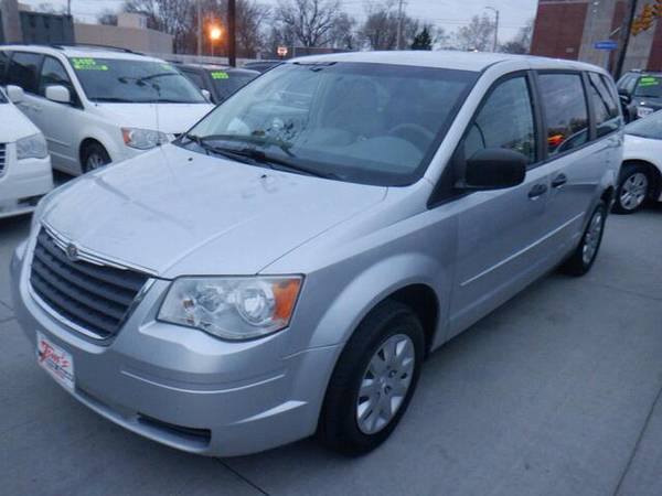 2008 Chrysler Town & Country LX - cars & trucks - by dealer -... for sale in Des Moines, IA – photo 9