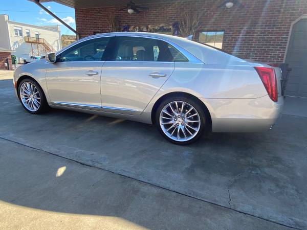 2013 CADILLAC XTS PLATINUM AWD LOADED VERY LOW MILES LIKE NEW - cars... for sale in Erwin, TN – photo 2
