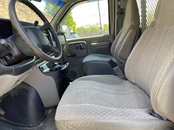 2001 Chevrolet Express 3500 Extended Cargo Van ladder racks clean for sale in Cleveland, OH – photo 11