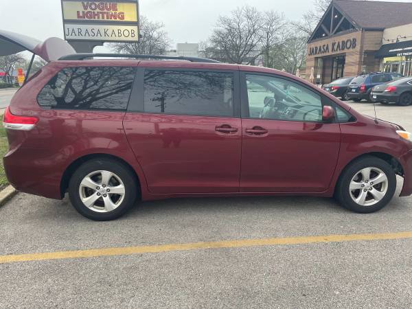 2011 Toyota Sienna le for sale in Skokie, IL – photo 9