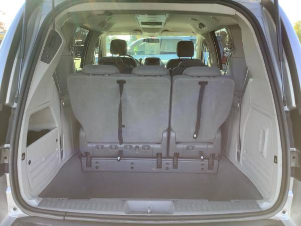 Accident Free! 2010 Chrysler Town & Country! 3rd Row! - cars &... for sale in Ortonville, OH – photo 18