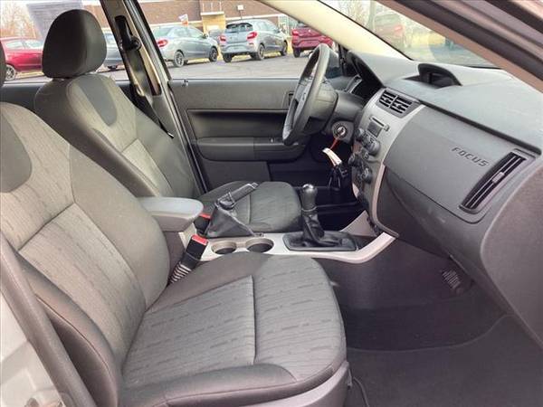 2008 Ford Focus SE - sedan - cars & trucks - by dealer - vehicle... for sale in Waterford, MI – photo 16