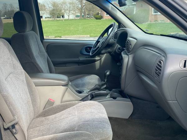 2004 Chevrolet Trailblazer LS 4X4 Southern Truck No Rust! Only 5450 for sale in Chesterfield Indiana, IN – photo 9