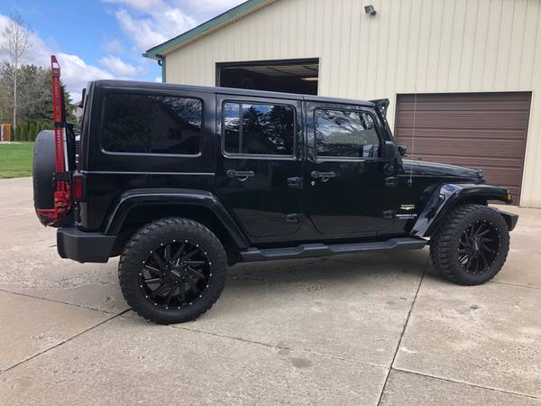 2014 JEEP UNLIMITED SAHARA 4X4 LOADED EXTRAS VERY CLEAN - cars & for sale in Macomb, MI – photo 4