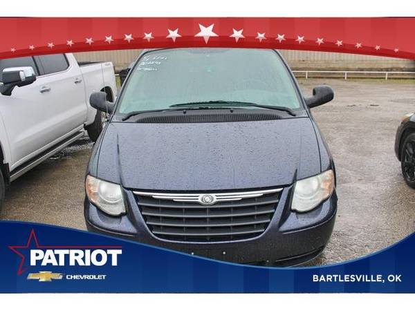 2007 Chrysler Town & Country Touring - mini-van - - by for sale in Bartlesville, OK – photo 2