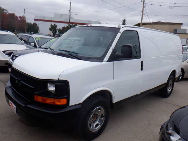 2007 Chevrolet Cargo Express Van White for sale in Des Moines, IA – photo 8