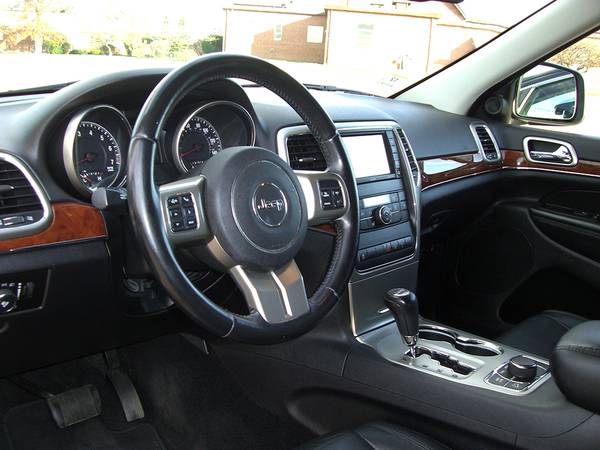 ► 2011 JEEP GRAND CHEROKEE LIMITED - 4WD, V6, NAVI, PANO ROOF, MORE... for sale in East Windsor, NY – photo 18