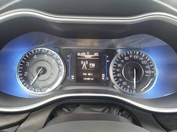 2015 Chrysler 200 Limited, Clean Carfax, XM, Bluetooth, 26 MPG -... for sale in Lapeer, MI – photo 21